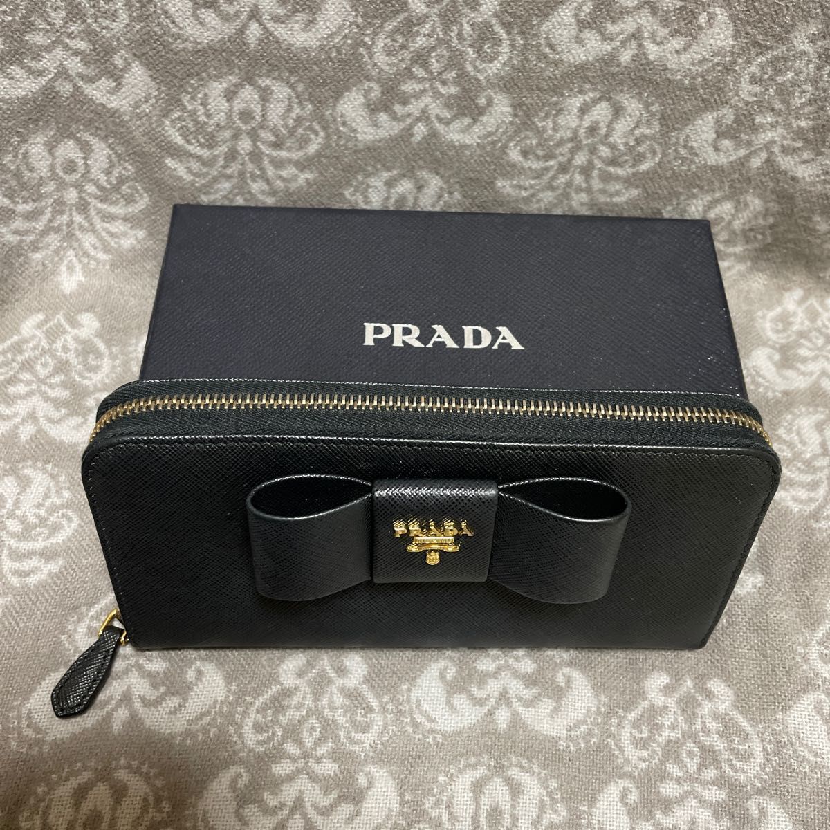 極美品  PRADA プラダ サフィアーノ フィオッコ リボン ラウンドファスナー 長財布 