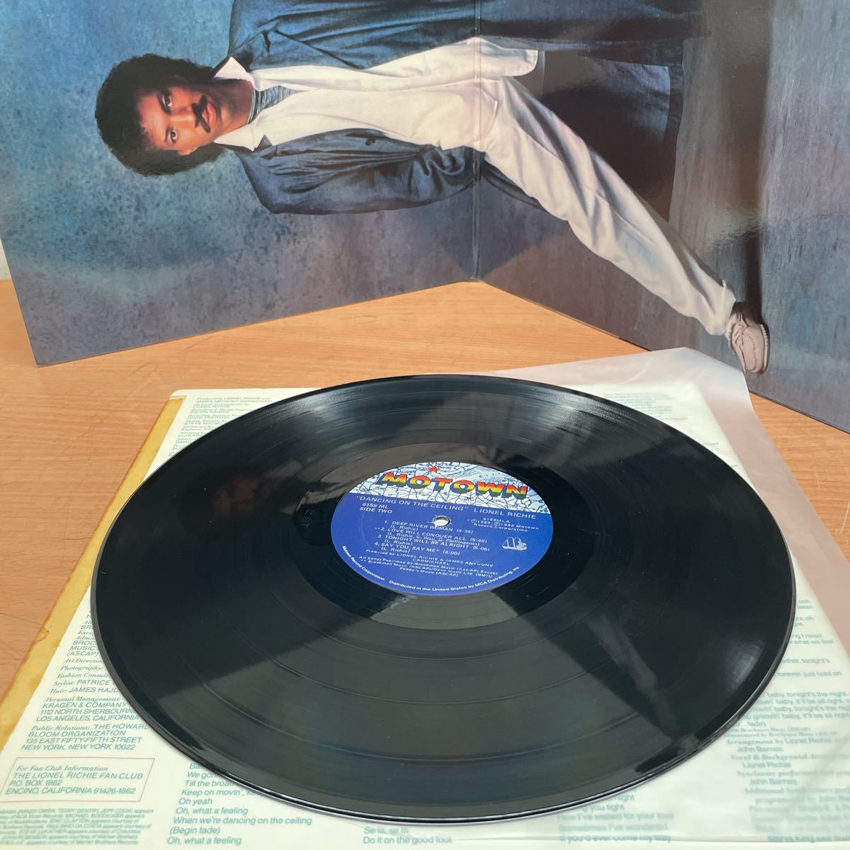 中古LPレコード　ライオネル・リッチー　DANCING IN THE CEILING_画像6