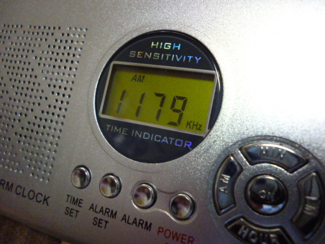 BRIGHTIME AM/FMワイド時計・アラーム機能付きポケットラジオ　極美品作動ジャンク_AM放送も受信出来ました　表示綺麗です