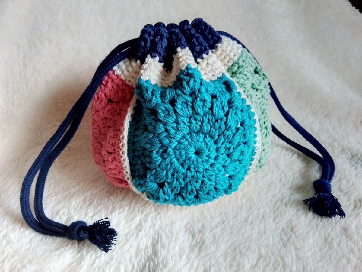 ◆新品◆ ハンドメイド 手編み 巾着袋 モチーフつなぎ_画像1