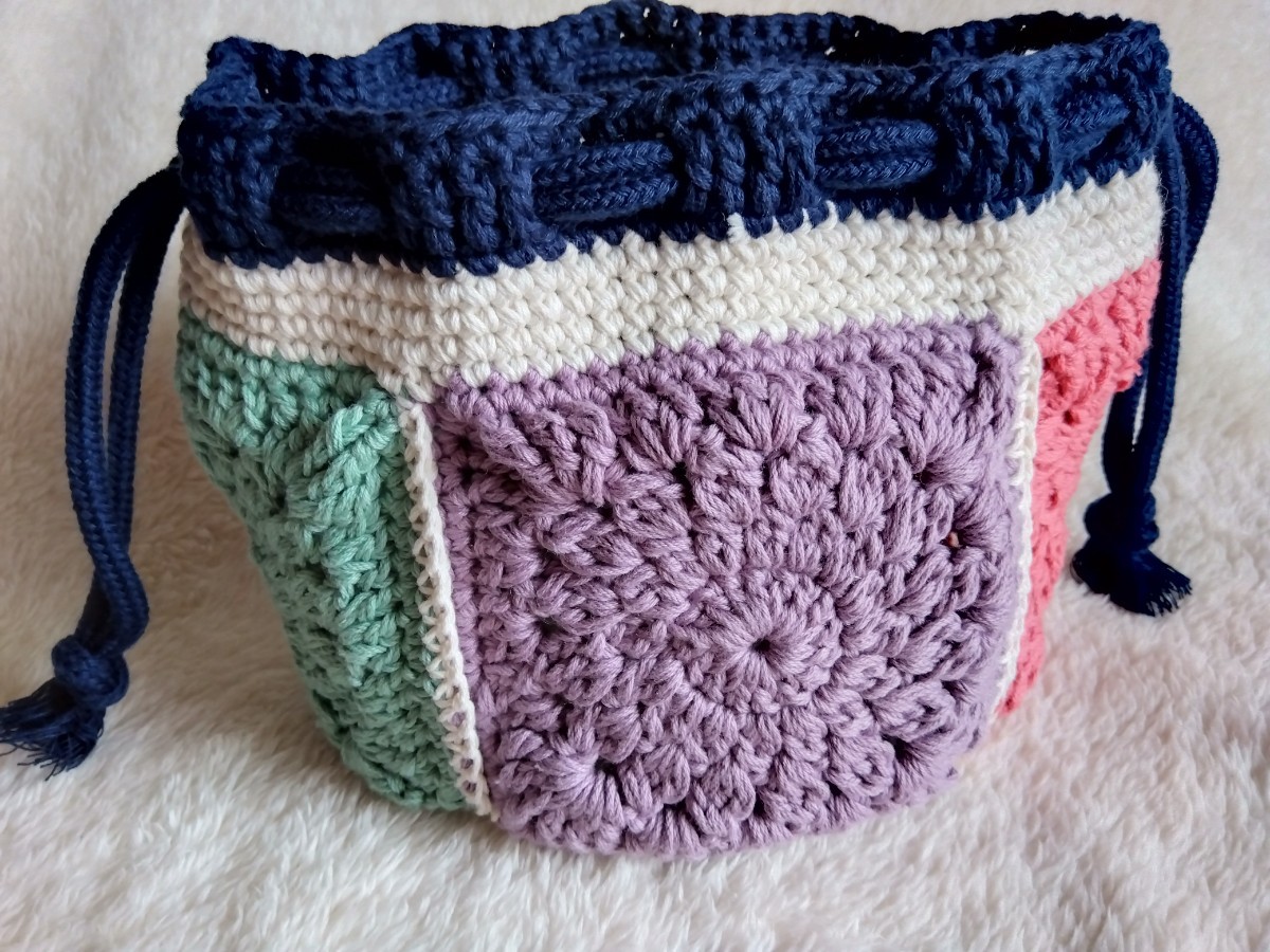 ◆新品◆ ハンドメイド 手編み 巾着袋 モチーフつなぎ_画像3
