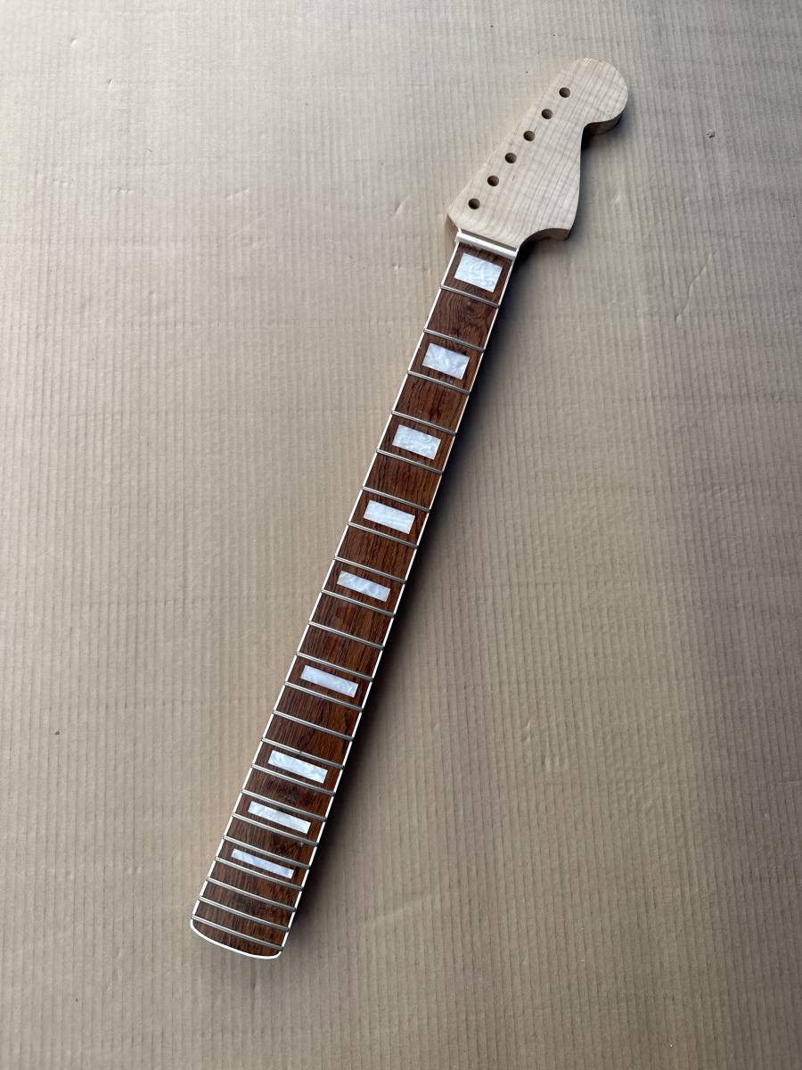 Y890 エレキギター メイプル(虎木) ハカランダ ストラト ネック 未使用