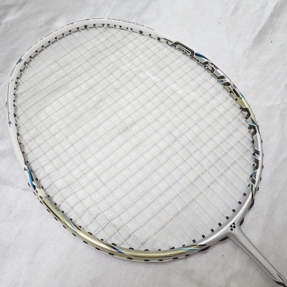 日本限定 ☆YONEX/ヨネックス 4U6/全長約67.5cm/シルバー×ゴールド系