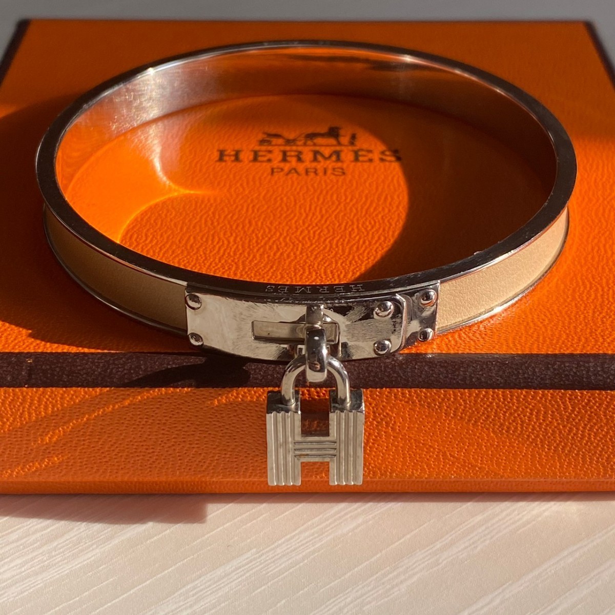 箱付き エルメス HERMES ブレスレット レザー