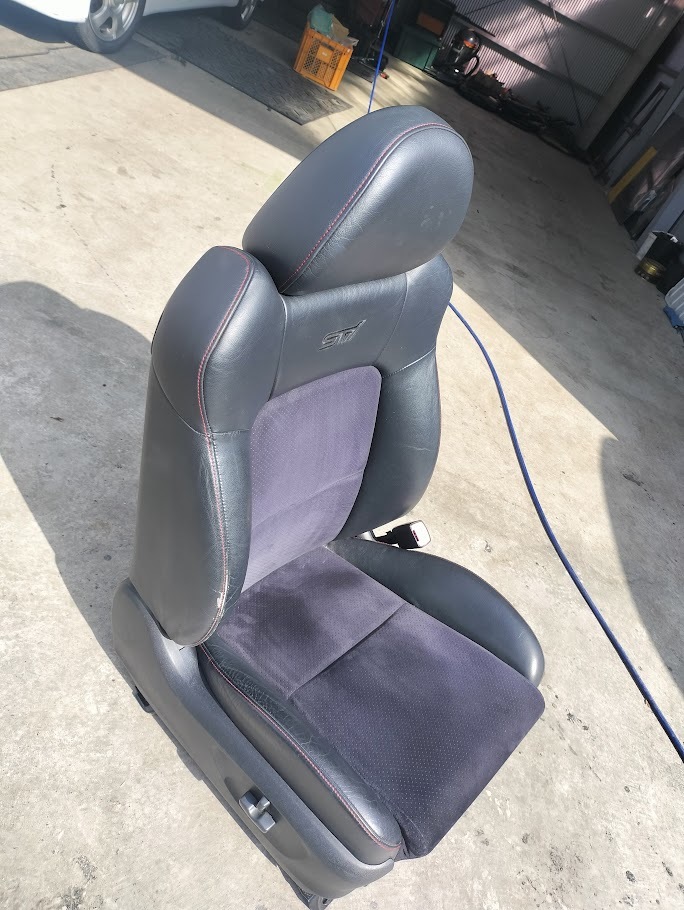 BP5/BL5レガシィ 前期 Tuned by STi 運転席ハーフレザーシート BPE BLE