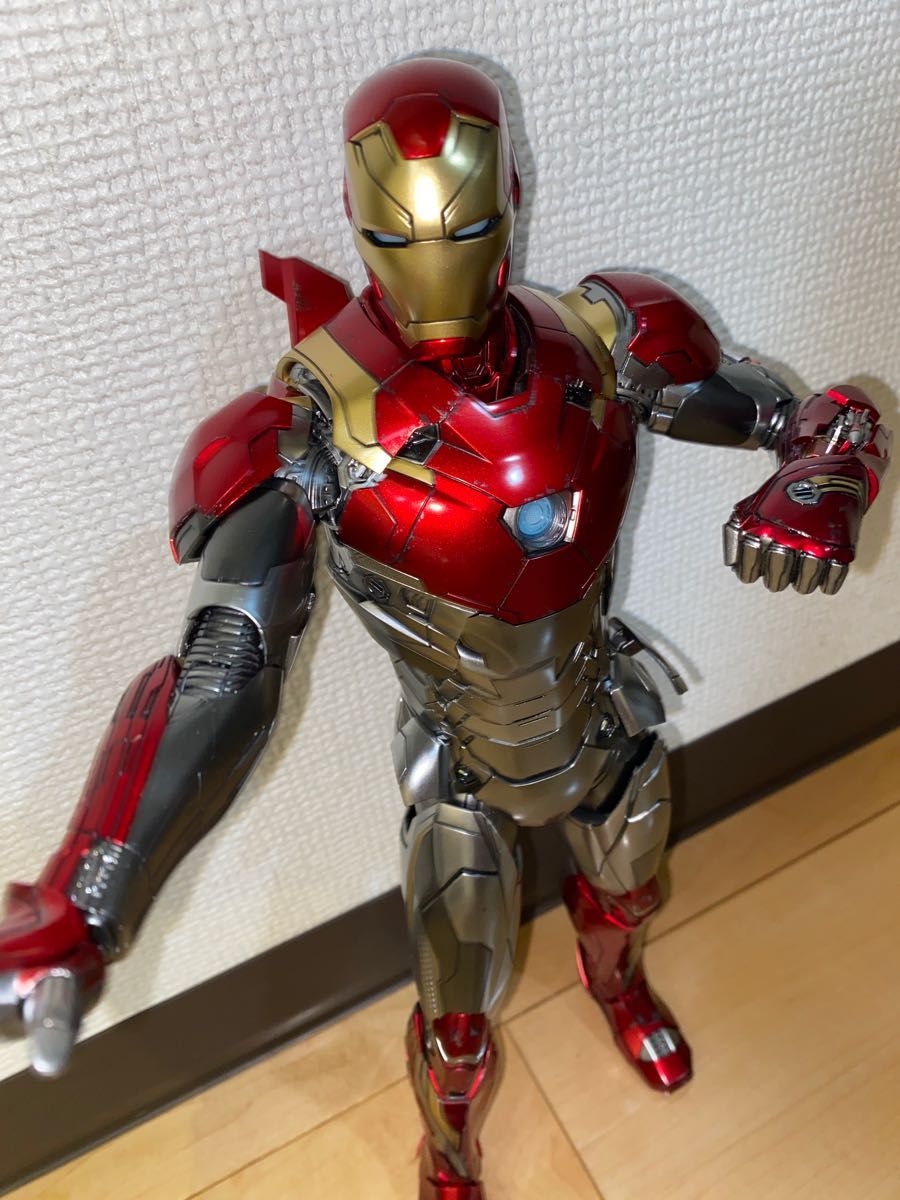 ホットトイズアイアンマンマーク47ダイキャスト+アクリルロゴ ホットトイズアイアンマンマーク47ダイキャスト+アクリルロゴ