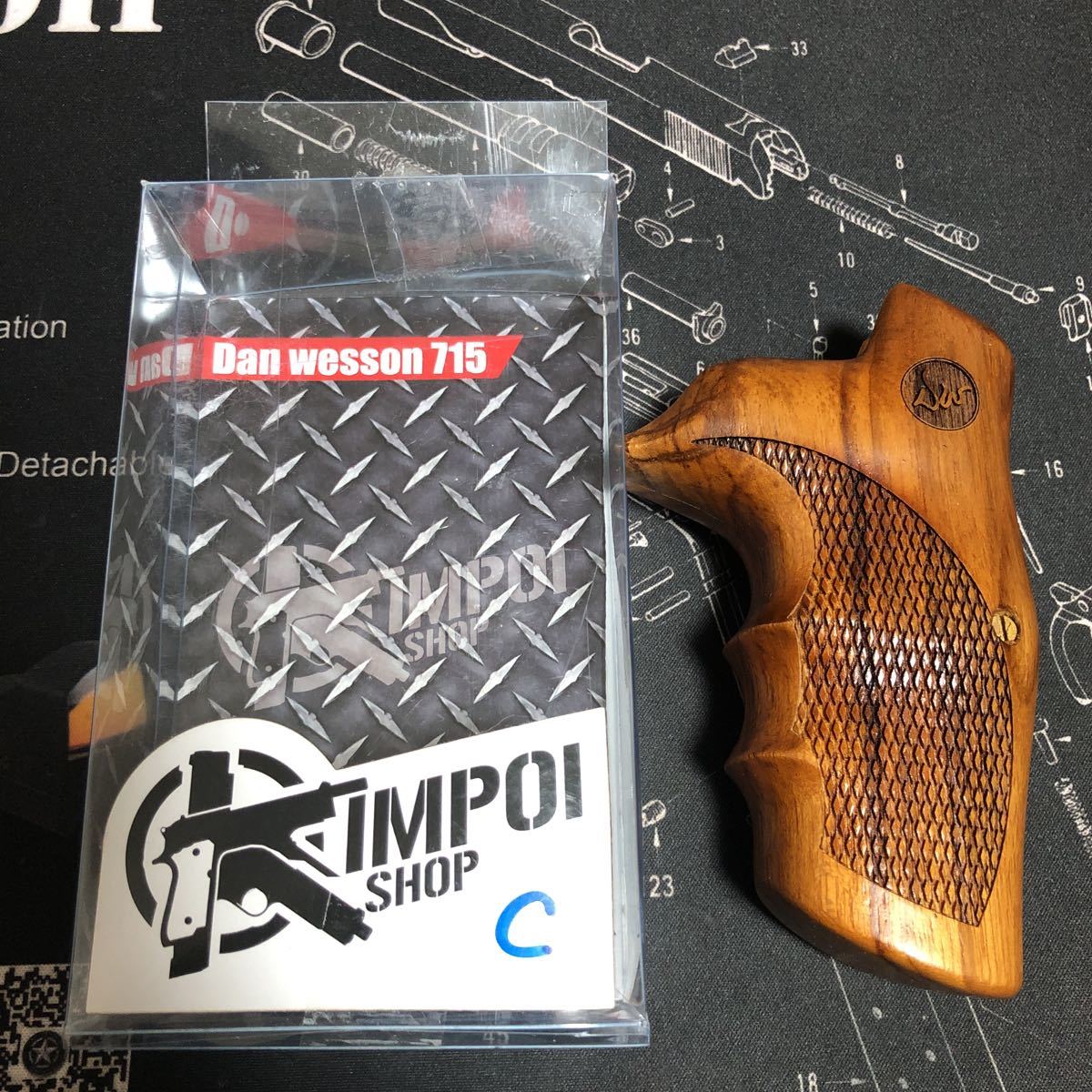 希少 1個のみ 未使用 KIMPOI ASG Dan Wesson 715リボルバー用 木製グリップ 検) UMAREX WG KWC FARSAN SRC CO2