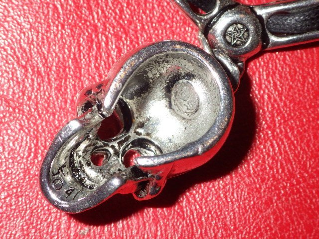 90*S*Sorcery* Skull *pyu-ta-* pendant *2* Vintage * choker * England * skull * skeleton * England * lock * band 