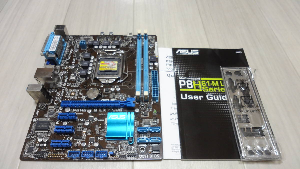 ASUS P8H61-M LX PLUS MicroATXマザーボード CPUソケット：LGA1155 中古動作品 付属品I/Oパネル、取説、元箱_画像2