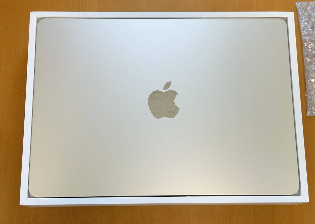 Apple M2チップ搭載13.6インチMacBook Air 512GB