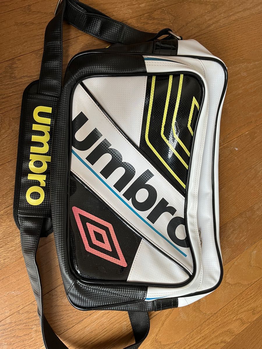 umbro アンブロ エナメルバッグ スポーツバッグ ミニサイズ - バッグ