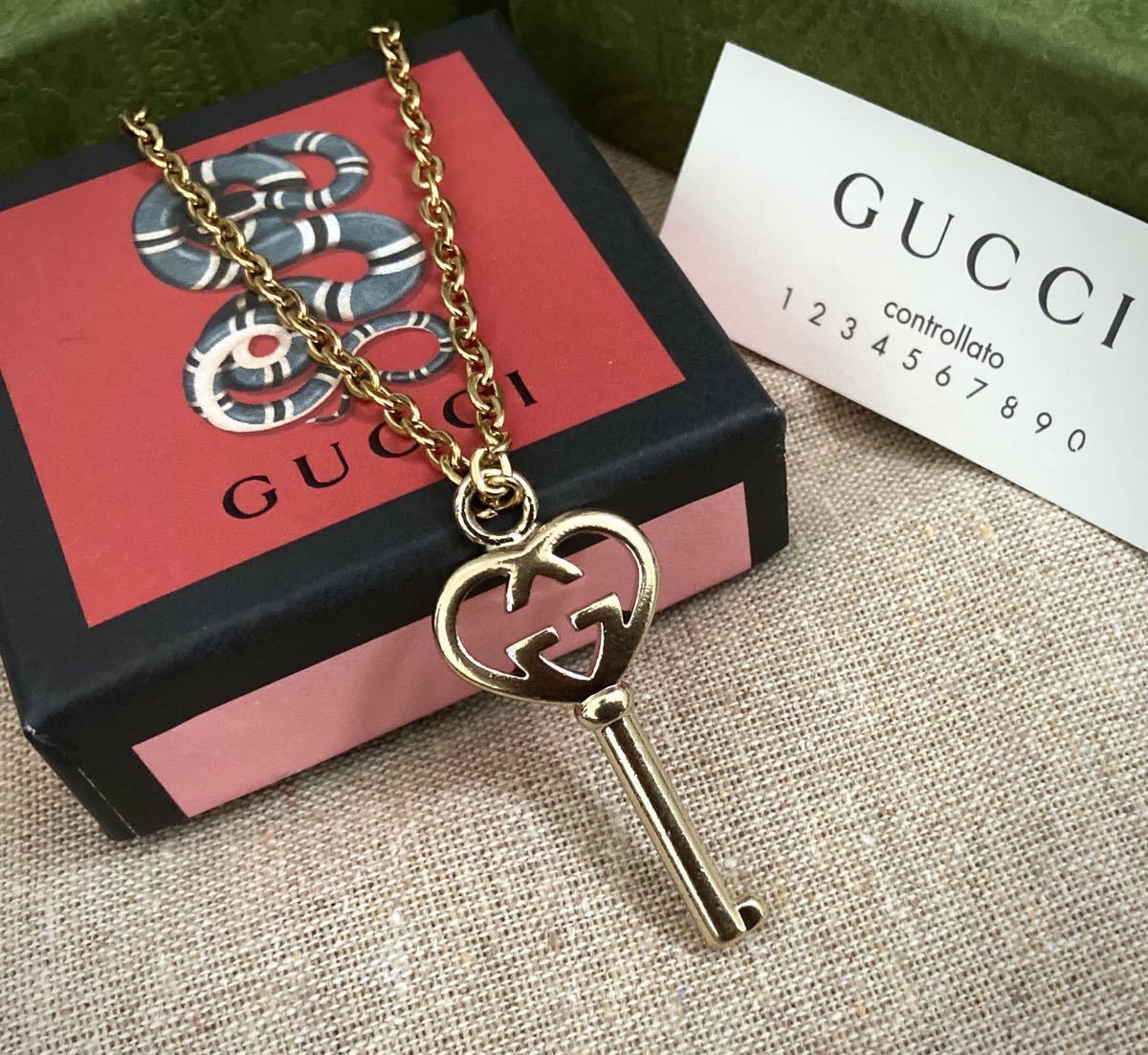 gucci-701432.jpg