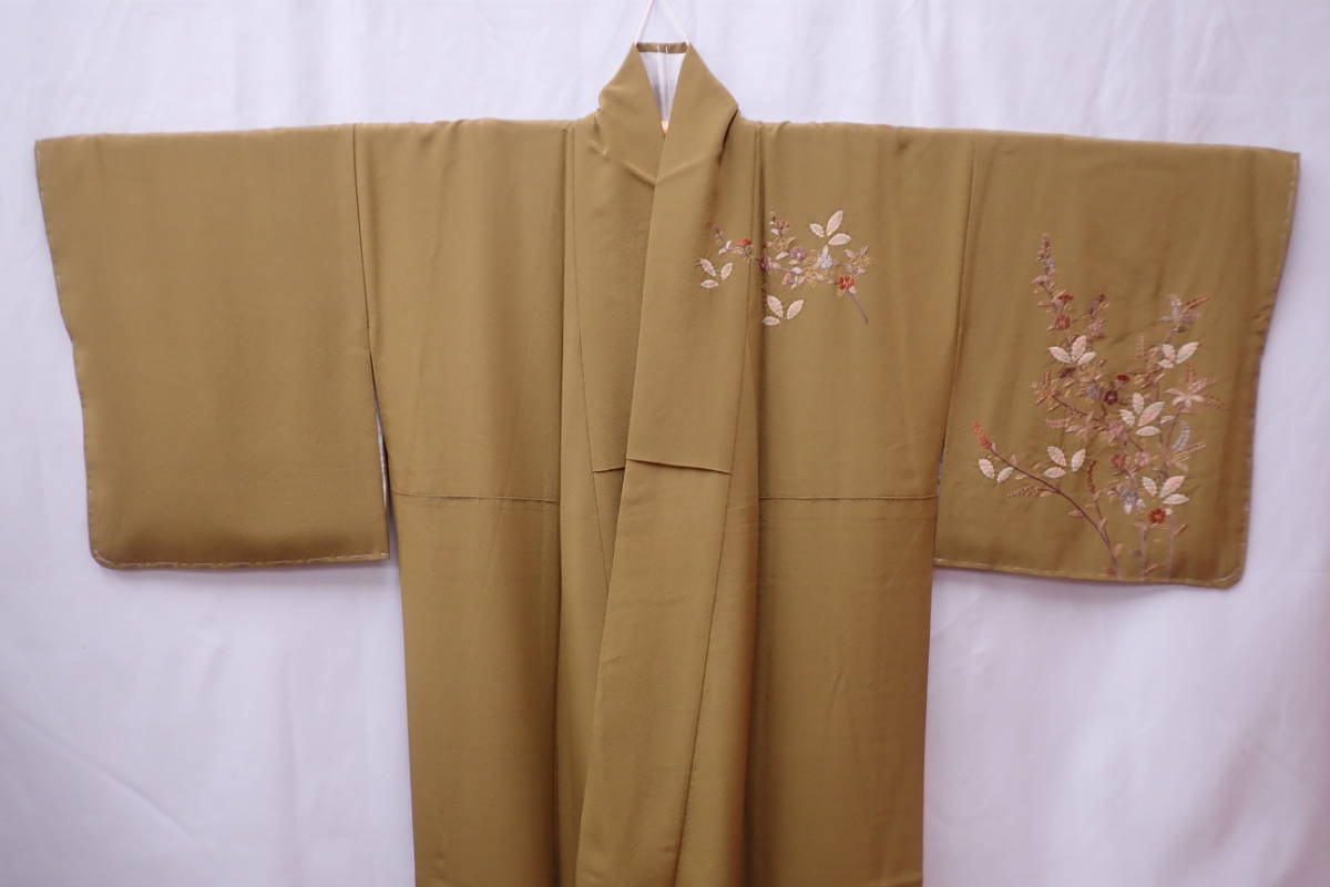 高級訪問着正絹未使用しつけ付き菜種油色カーキ手刺繍金糸絞り季節草花