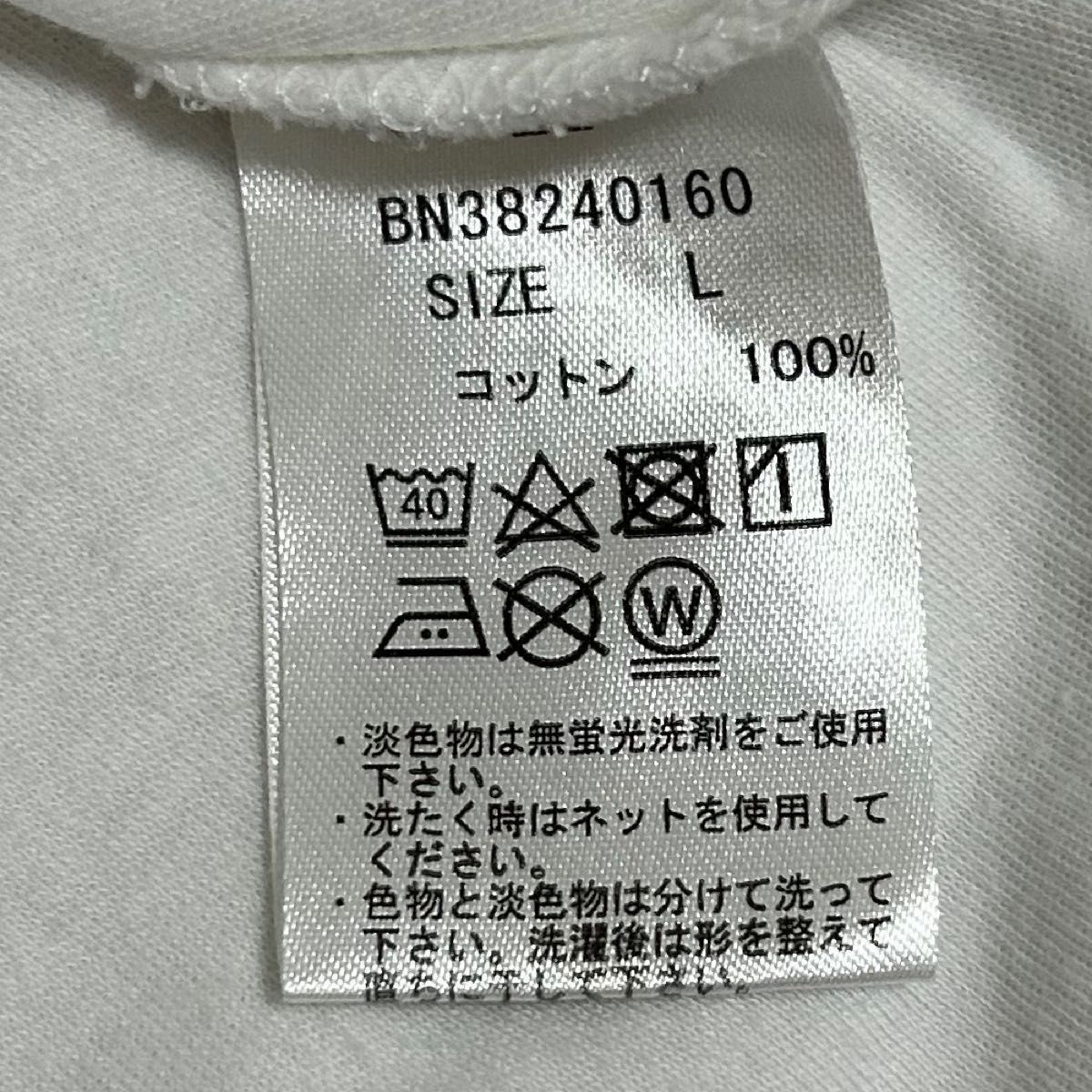 ロゴTシャツ　VネックTシャツ　ホワイトカラー　レディース　Lサイズ