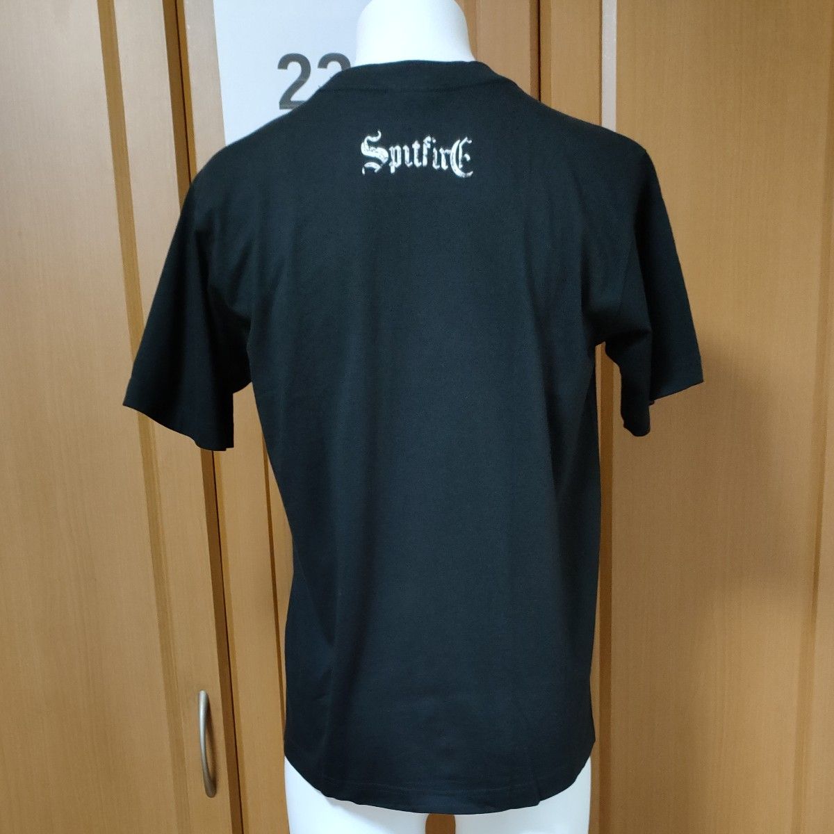 スピットファイヤ半袖ＴシャツS　ブラック　スカルの左右にSPITFIREプリント　掠れユーズド仕上げ　BRUN IN LIVE