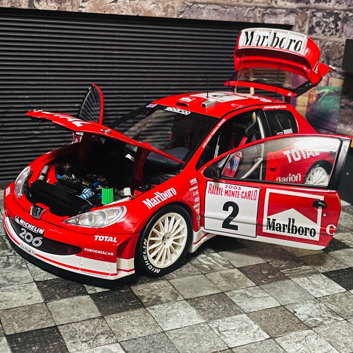 カスタム品 1/18 AUTOart プジョー 206 WRC 2003|Yahoo!フリマ カスタム品 1/18 AUTOart プジョー 206 WRC 2003|Yahoo!フリマ