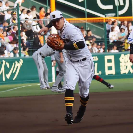 阪神タイガース 伝統の一戦 2023 レプリカユニフォーム 背番号８番 O 