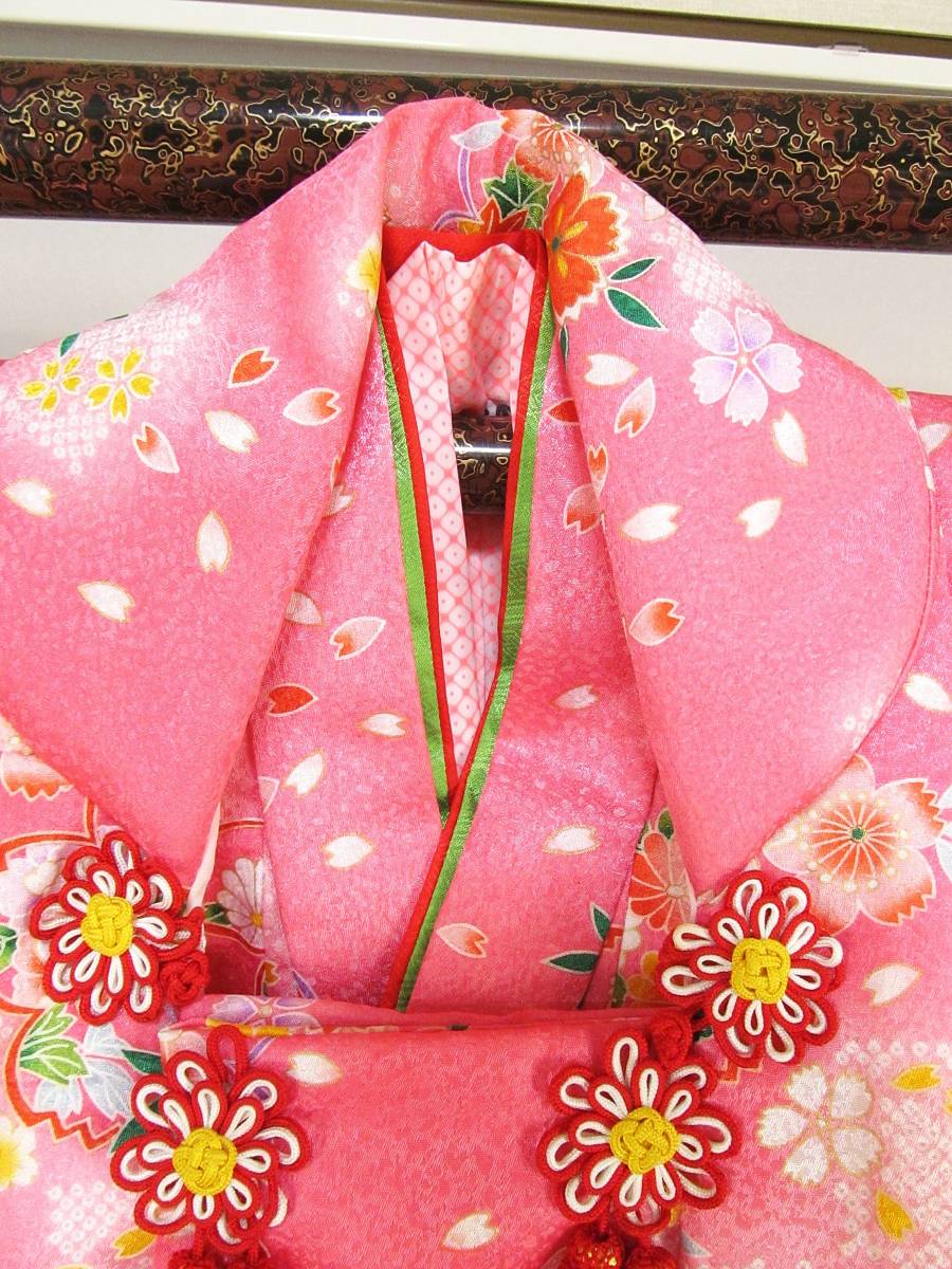 し62　化繊　女児振袖被布セット　３歳用　ピンク地　桜　菊紅葉　襦袢もセット　美品　身丈88ｃｍ_画像2