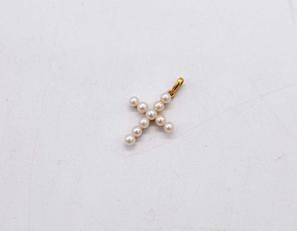 ●美品　 真珠 ベビーパール クロス ネックレス K18 総重量0.7g_画像2