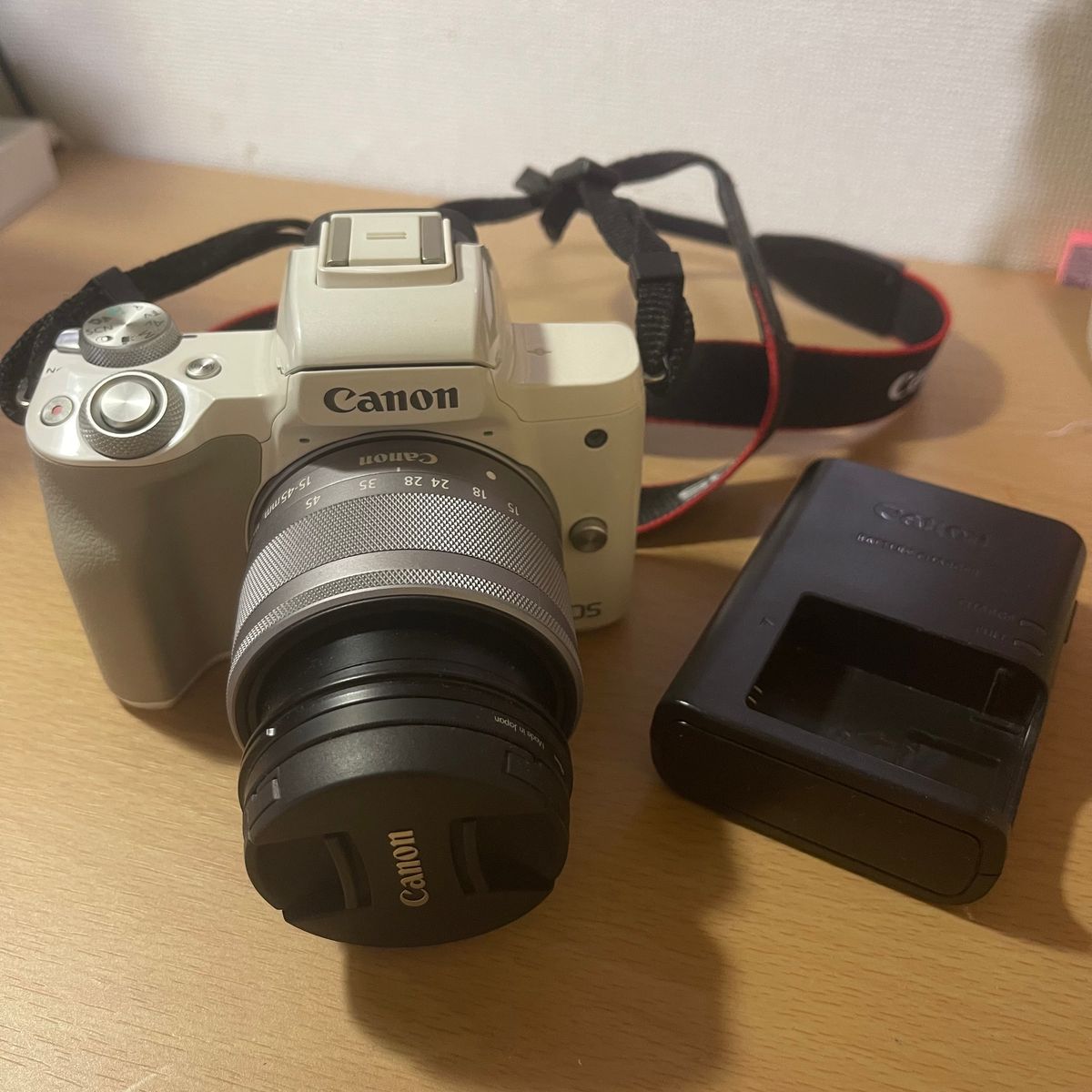 Canon EOS KISS M ボディ WH〈SDカード付〉