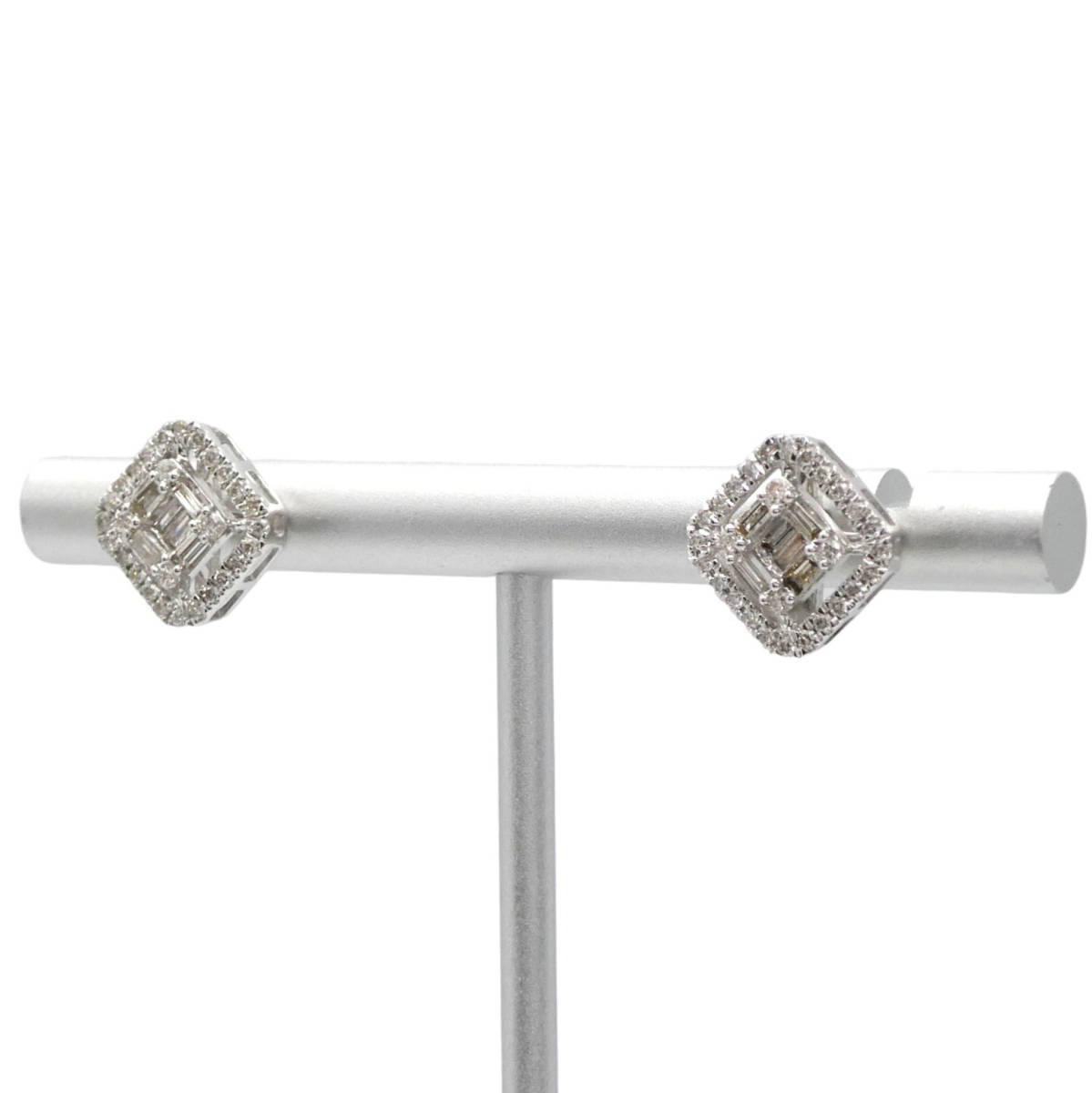 超お買い得!】 ピアス K18WG ひし形 四角 ダイヤモンド0.25ct/0.25ct