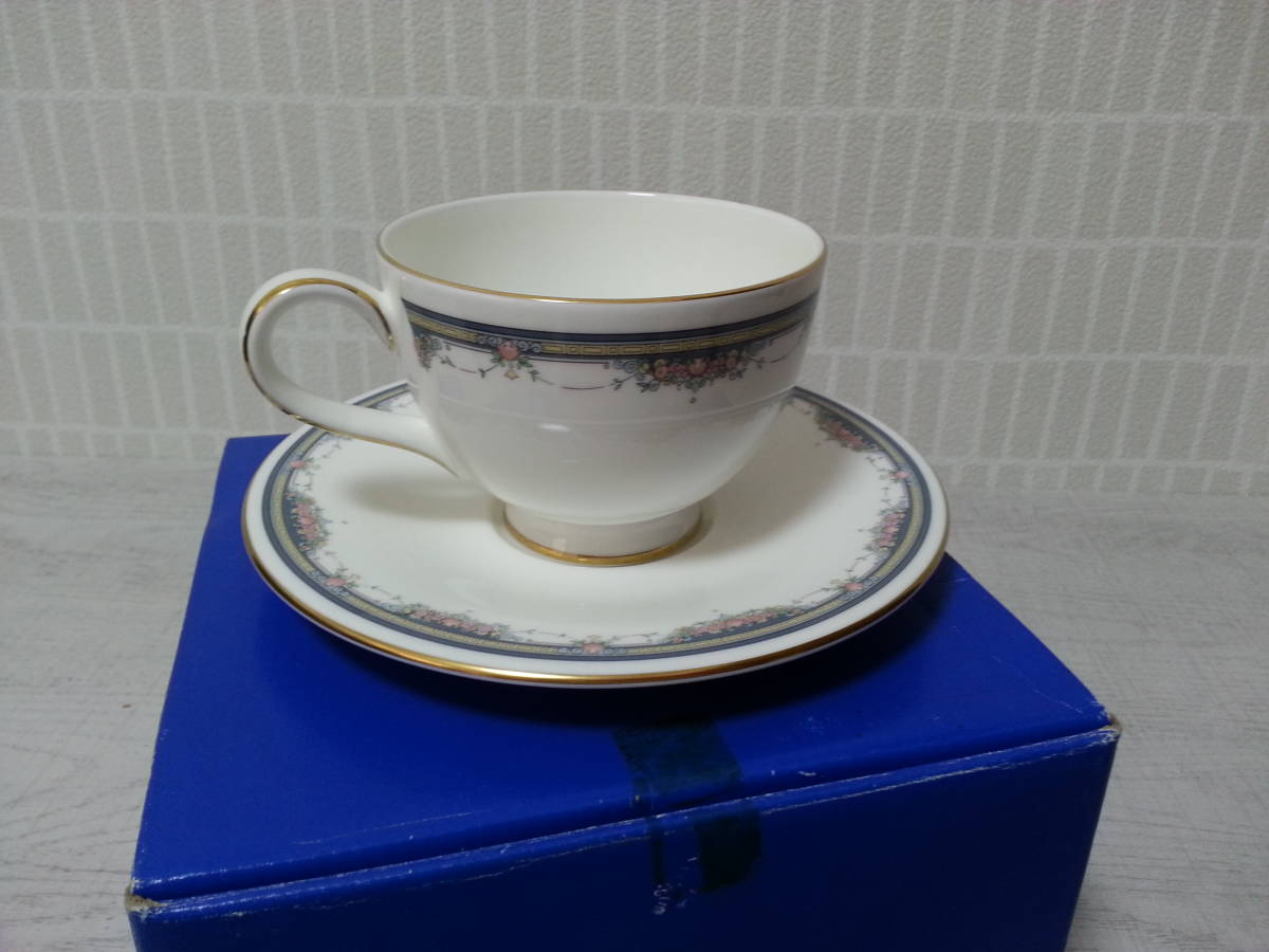 Royal Doulton　ロイヤルドルトン　未使用　廃番希少　ソールズベリー　ティーカップ＆ソーサー　セット　ボーンチャイナ_画像2