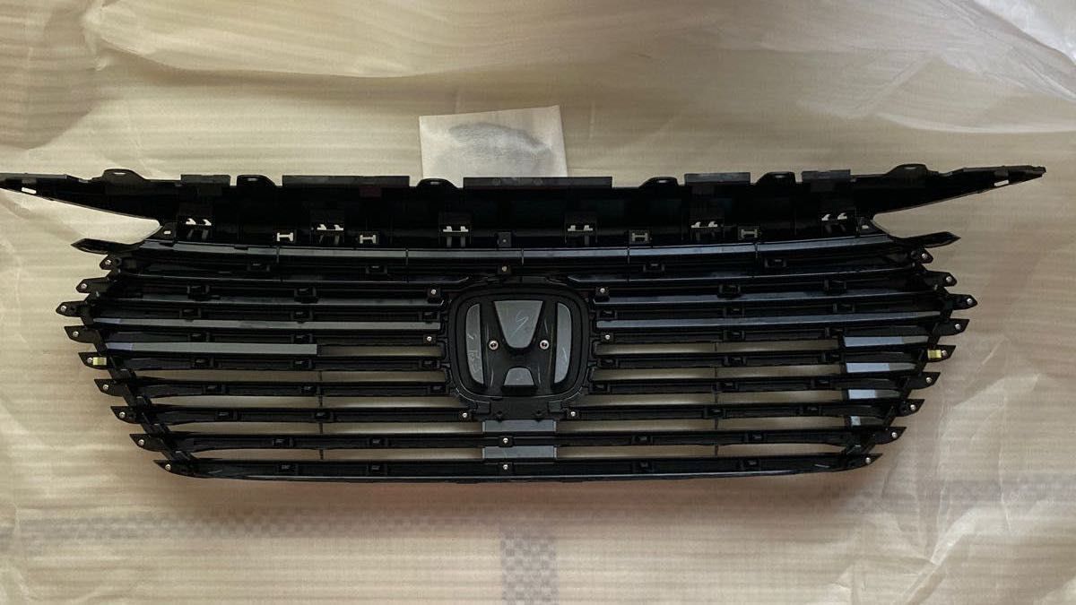 ホンダ ヴェゼル フロントグリル 新車取り外し 新型VEZEL/新車取り外し/フロントグリル/メテオロイド