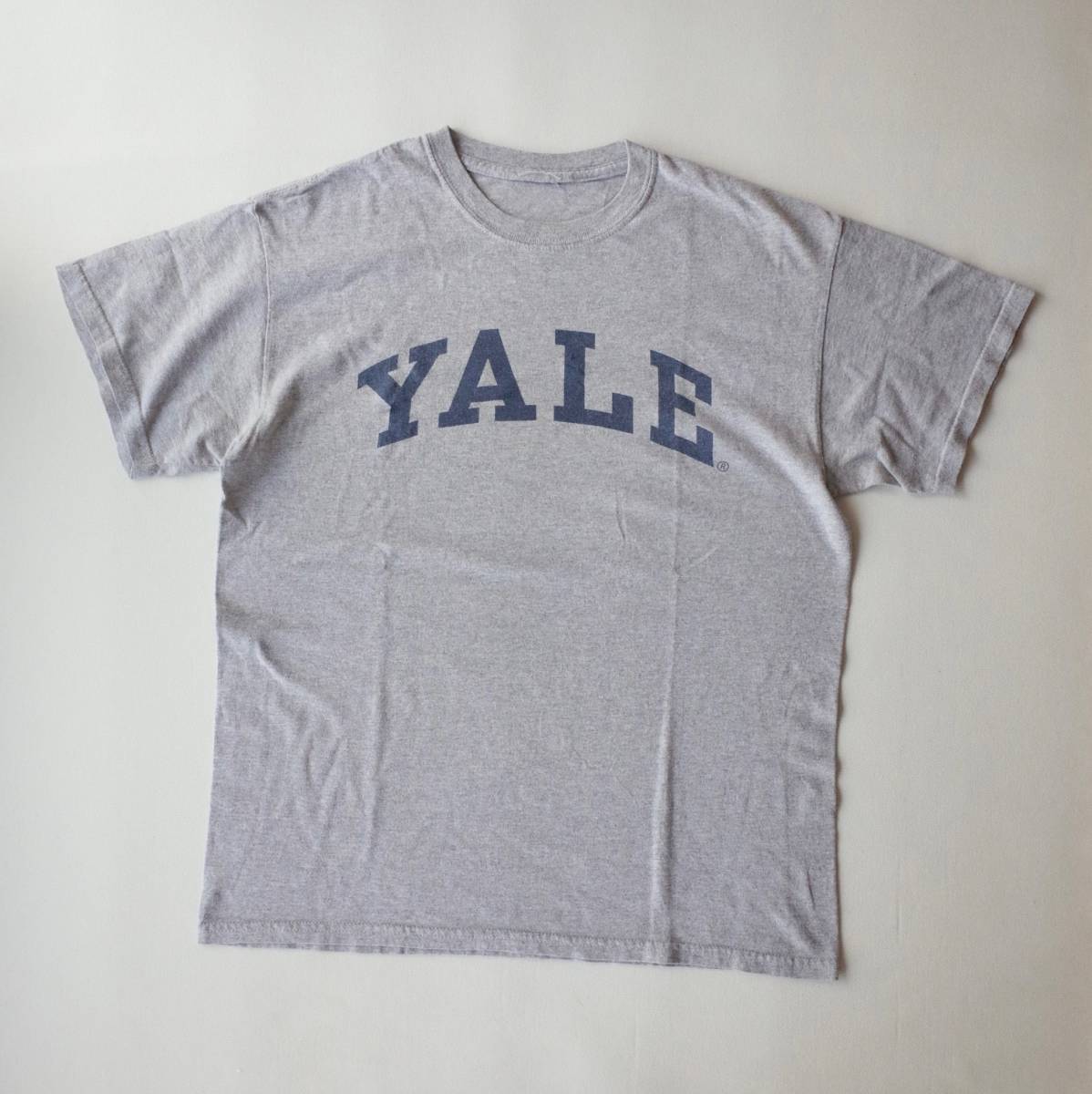 ■ YALE イェール大学 ロゴプリント 半袖 Tシャツ 灰色 グレー カレッジ 男女兼用 ユニセックス アメカジ USA古着 ■の画像1