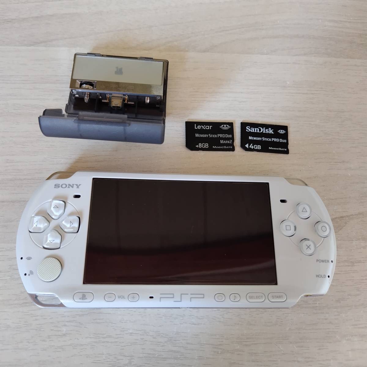 ◯PSP「プレイステーション・ポータブル」 パール・ホワイト(PSP-3000PW)　ワンセグチューナー　メモリースティック　4GB　8GB◯_画像1