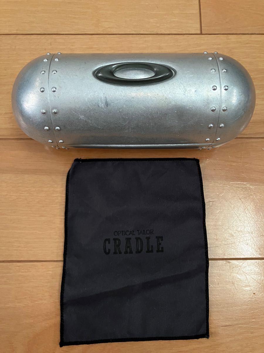 希少 OAKLEY オークリー 純正 アルミ製 サングラスケースLARGE 希少 OAKLEY オークリー 純正 アルミ製 サングラスケースLARGE
