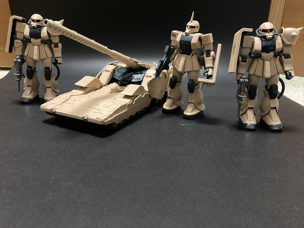 1/144　EXモデル　YMT-05　ヒルドルブ　＆　HGUC版ザクⅠ・HG版ザクⅡ×2の連邦軍仕様ザク　塗装後素組製作品　中古品_このセットです。