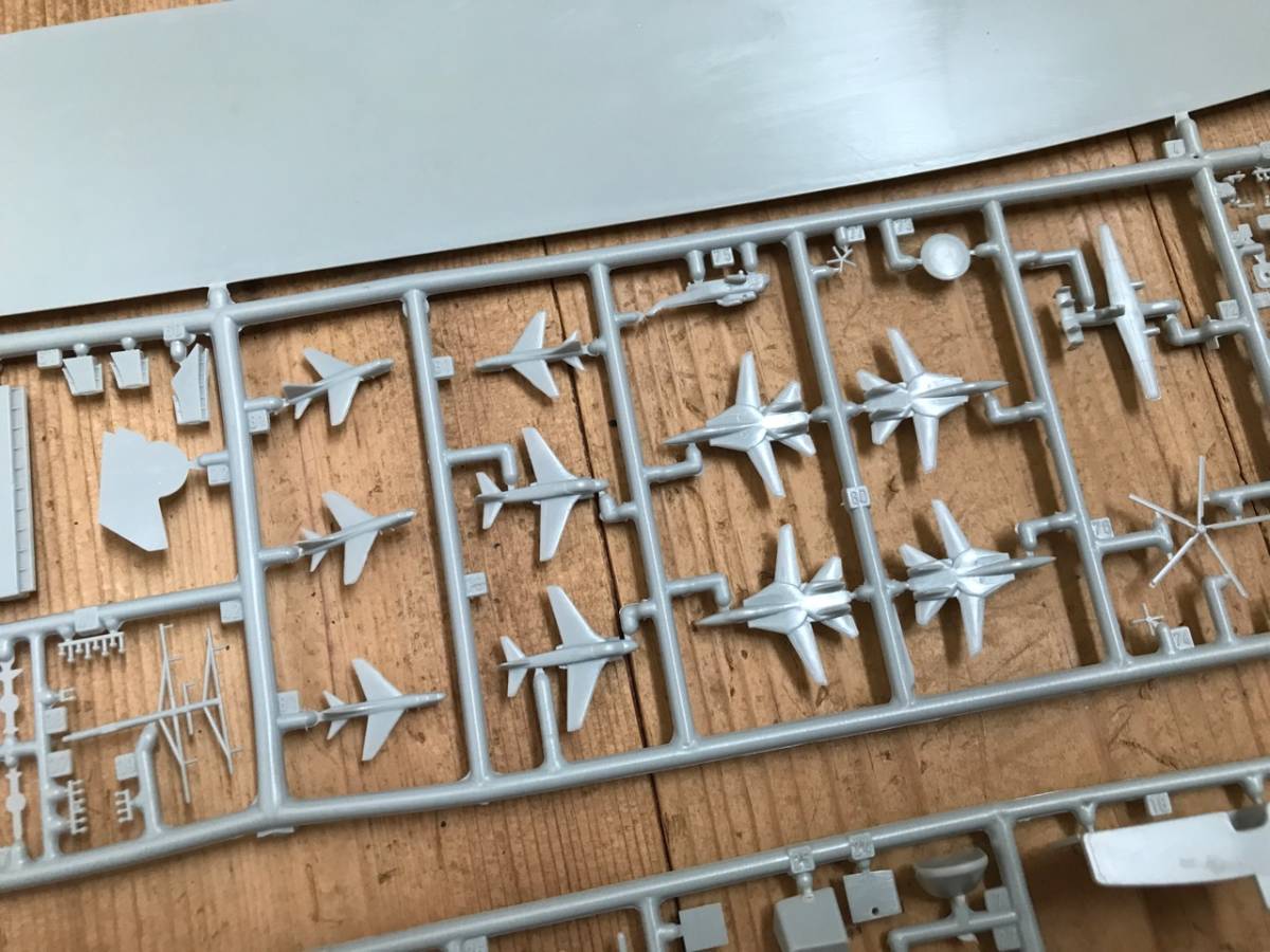 イタレリ　1/720スケール　アメリカ海軍空母　アイゼンハワー　中古_画像5