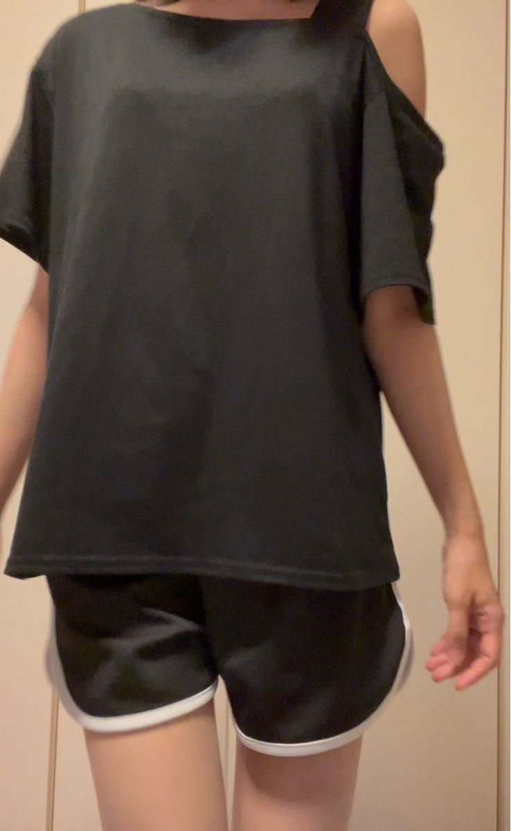 トップス　肩出し　オフショル　 Tシャツ　used