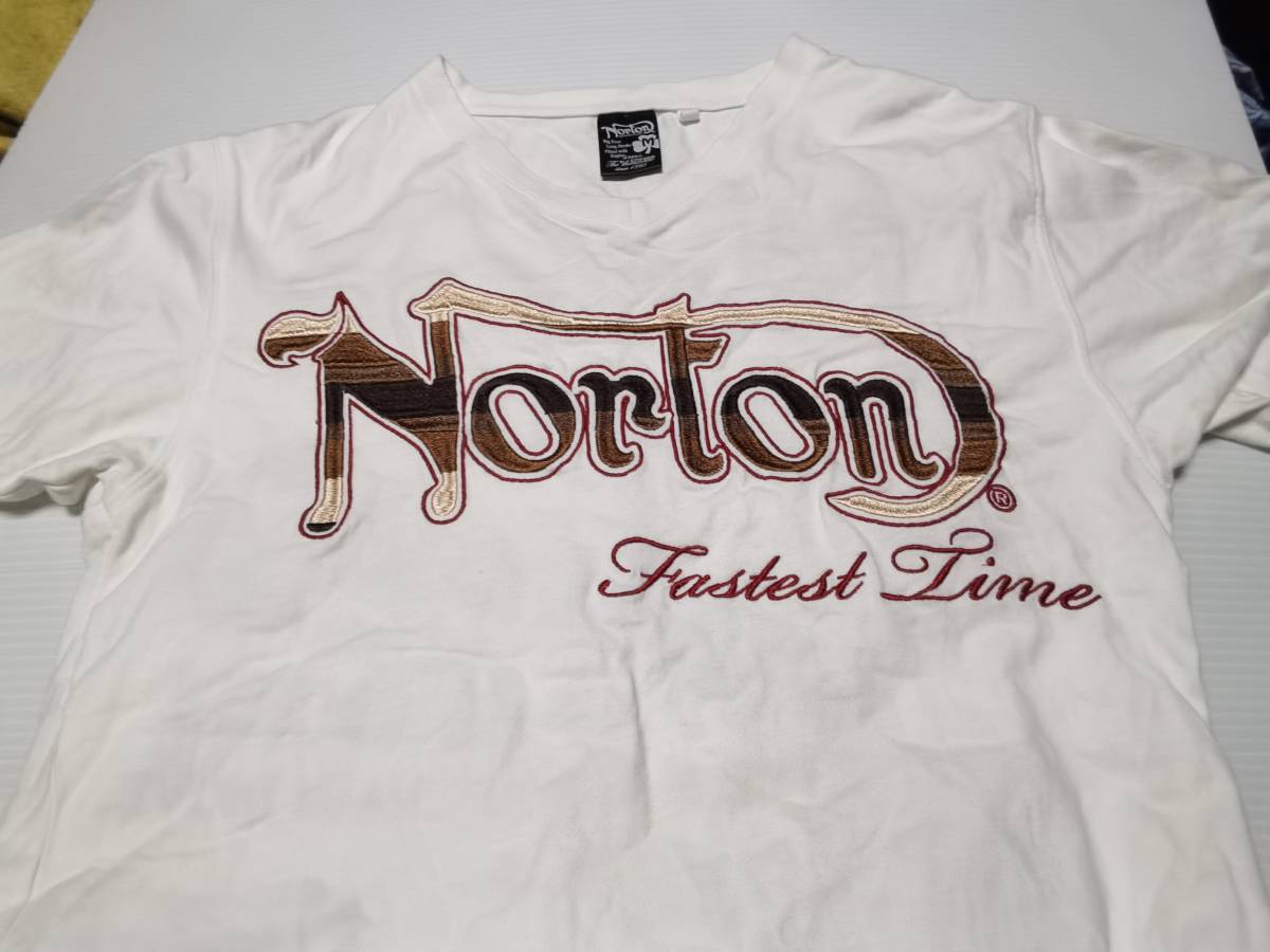 送料無料　Norton ノートン 　　半袖Ｖネック Tシャツ 刺繍 　ホワイト　　Mサイズ_画像2