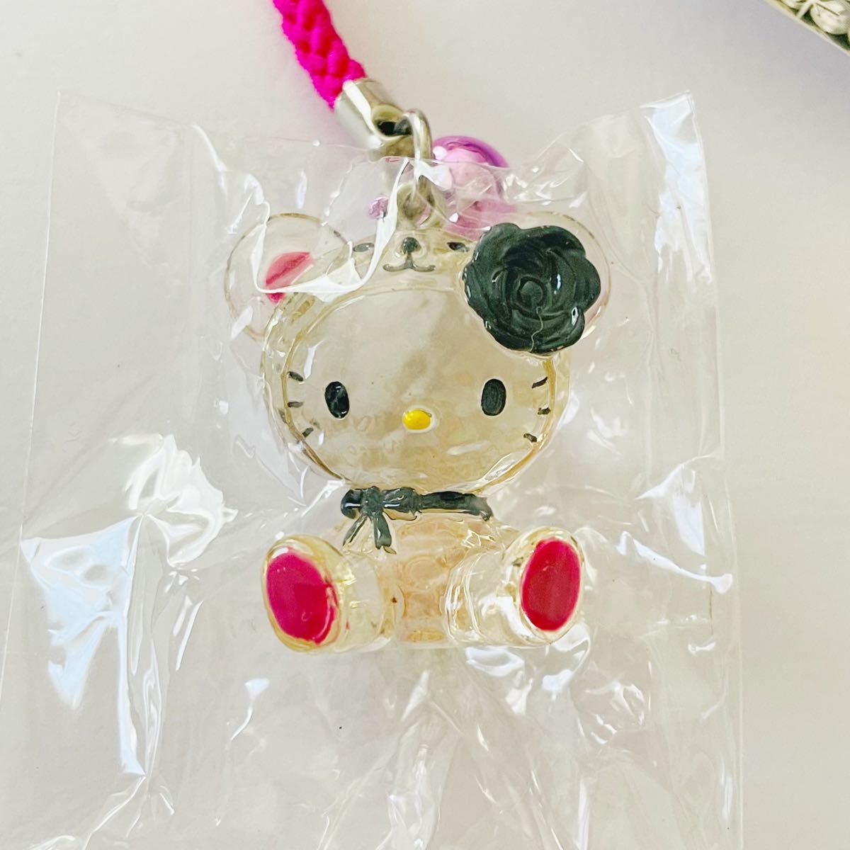 【激レア】新品・HELLO KITTY ハローキティ　ベア10KT 根付け　ストラップ　2010年　ベアー（クリア）バージョン