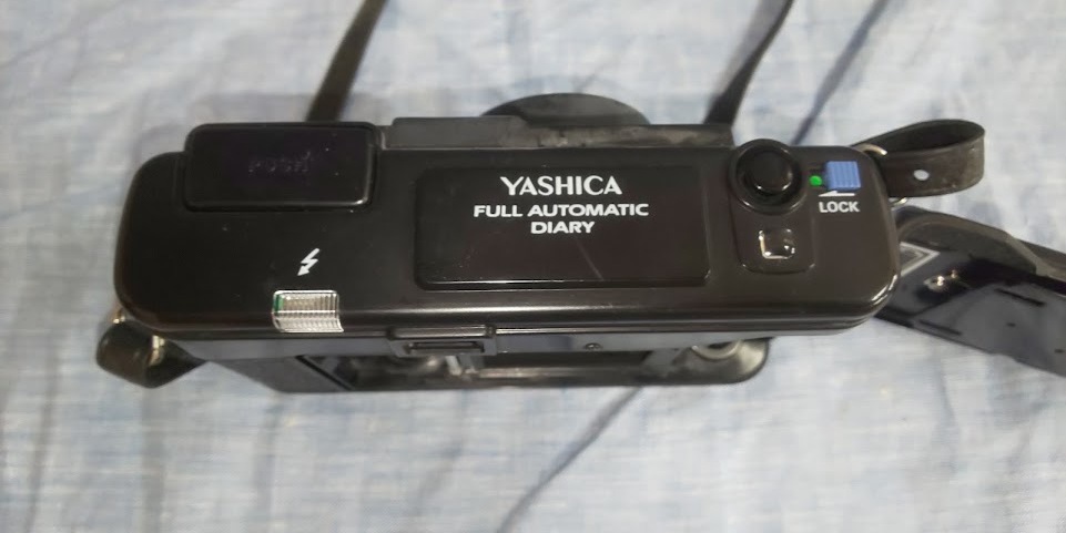~1円スタート～　ジャンク品　YASHIKA　フィルムカメラ　FULL AUTOMATIC DIARY　AUTO Focus MOTOR-D _画像7