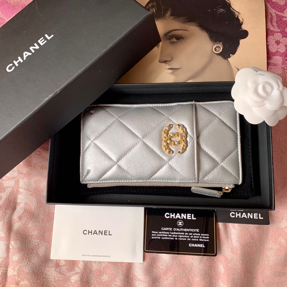 CHANEL シャネル19 カードケース フラグメントケース スリムウォレット シャネル 長財布 マトラッセ ラムスキン