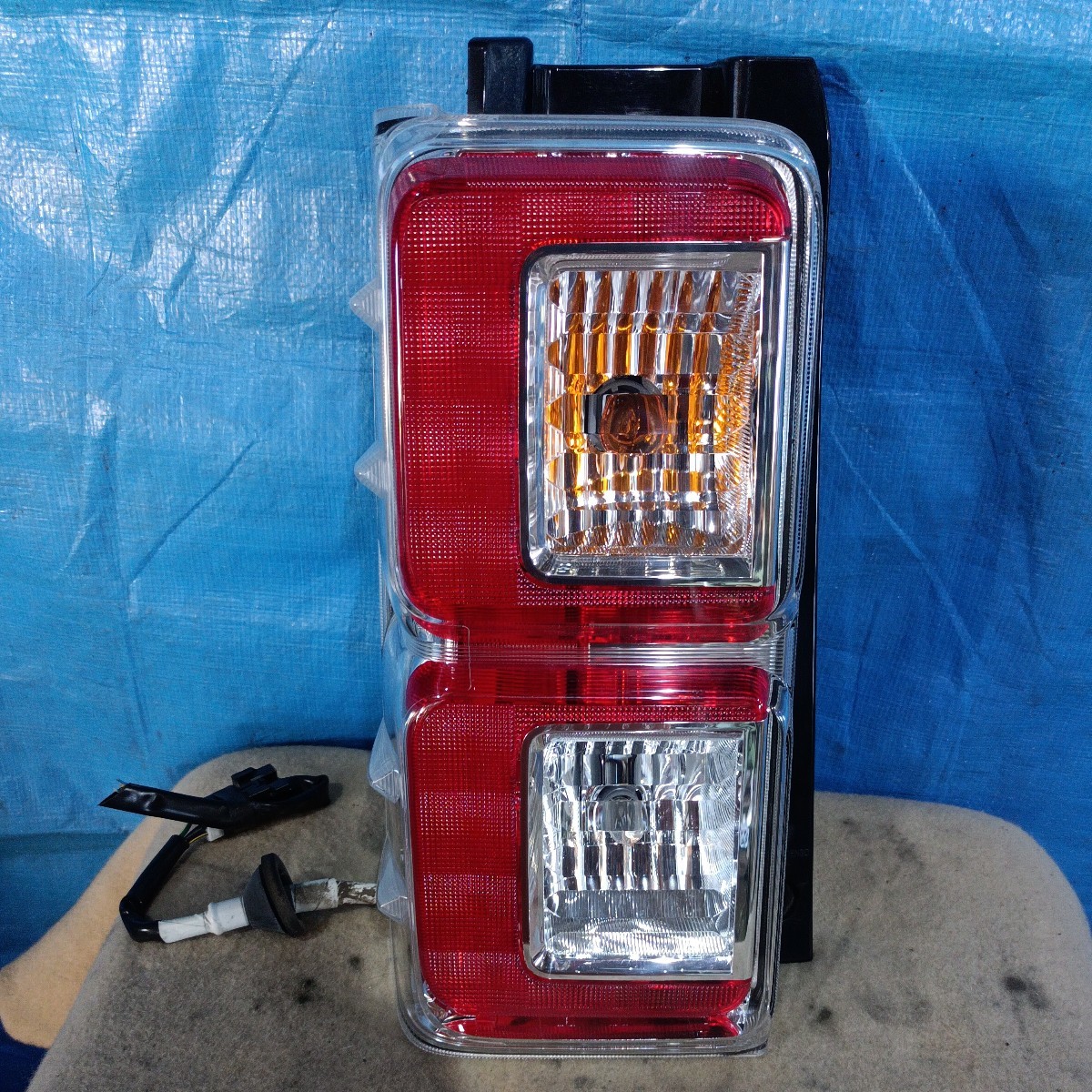 美品 ダイハツ ウェイク LA700S LA710S 左 テールランプ テール 美品 ダイハツ ウェイク LA700S LA710S 左 テールランプ テール