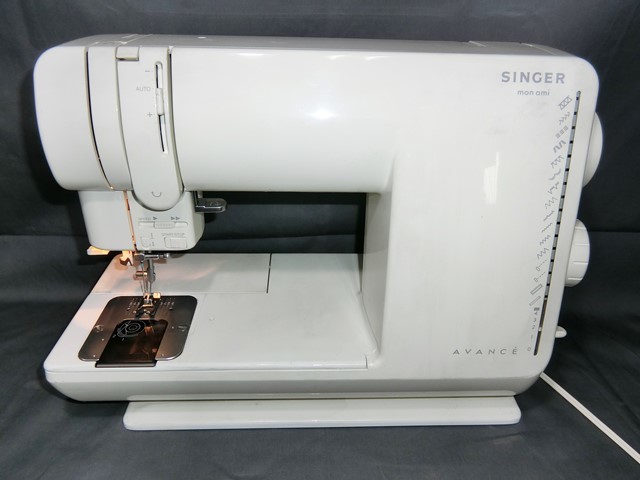 SINGER singer [AVANCE monamimo Nami 1950 ] sewing machine body