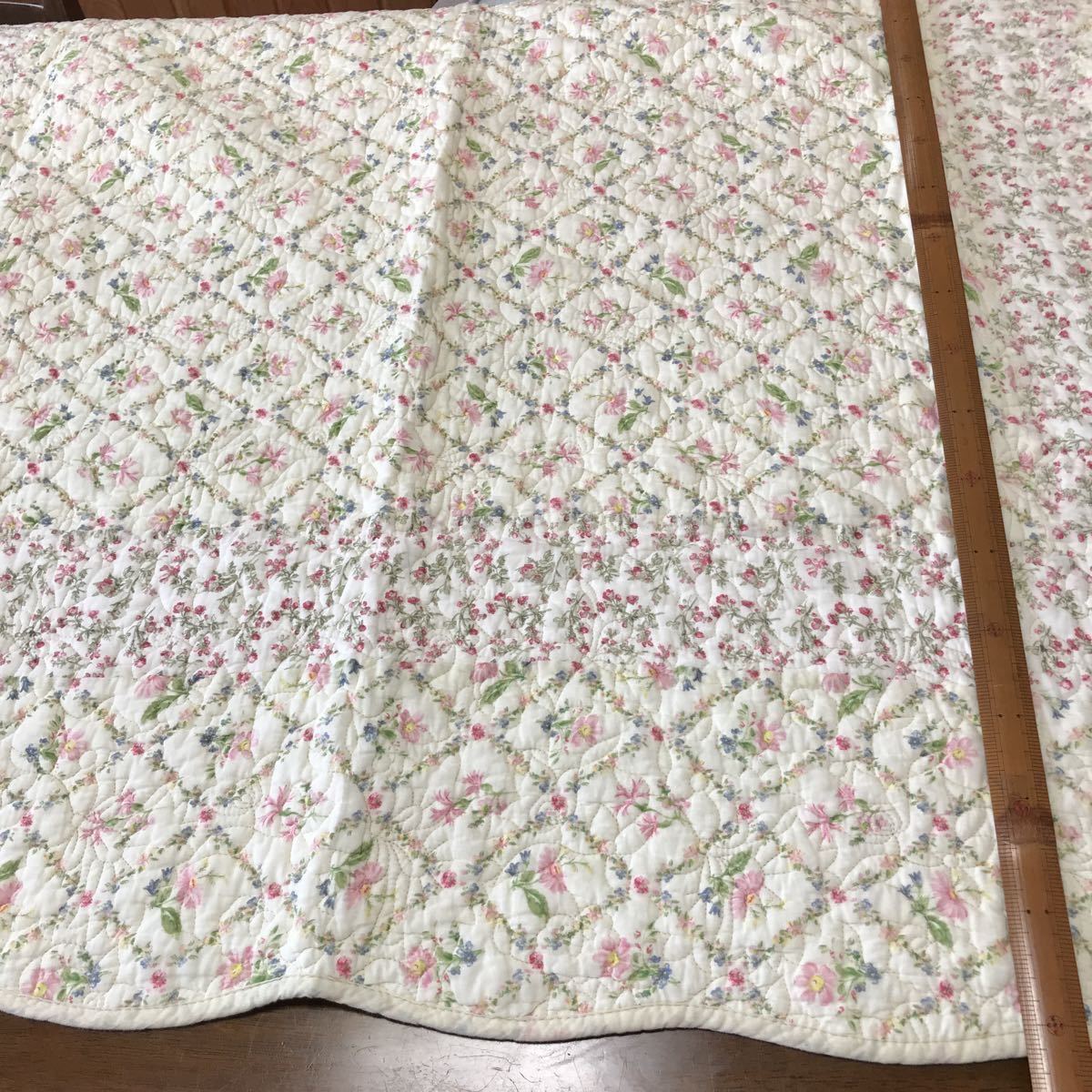 新品　マルチカバー　ロングシート　キルト　花柄　綿100% 135×195㎝(オフホワイト)リバーシブル　現品限り_画像5