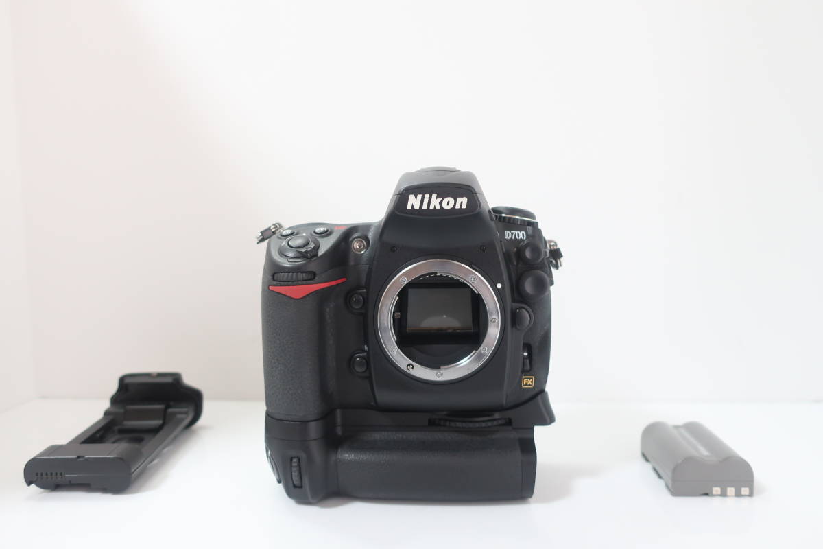 代引可】 ☆良品☆ Nikon ニコン D700 MB-D10付 #2589 ニコン