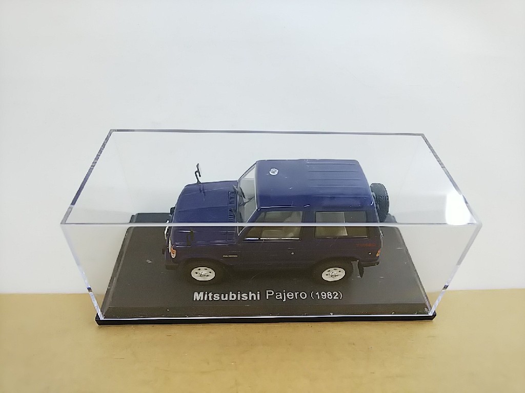 ■ アシェット 1/43 Mitsubishi Pajero (1982) ネイビー 三菱パジェロ モデルミニカー_画像4