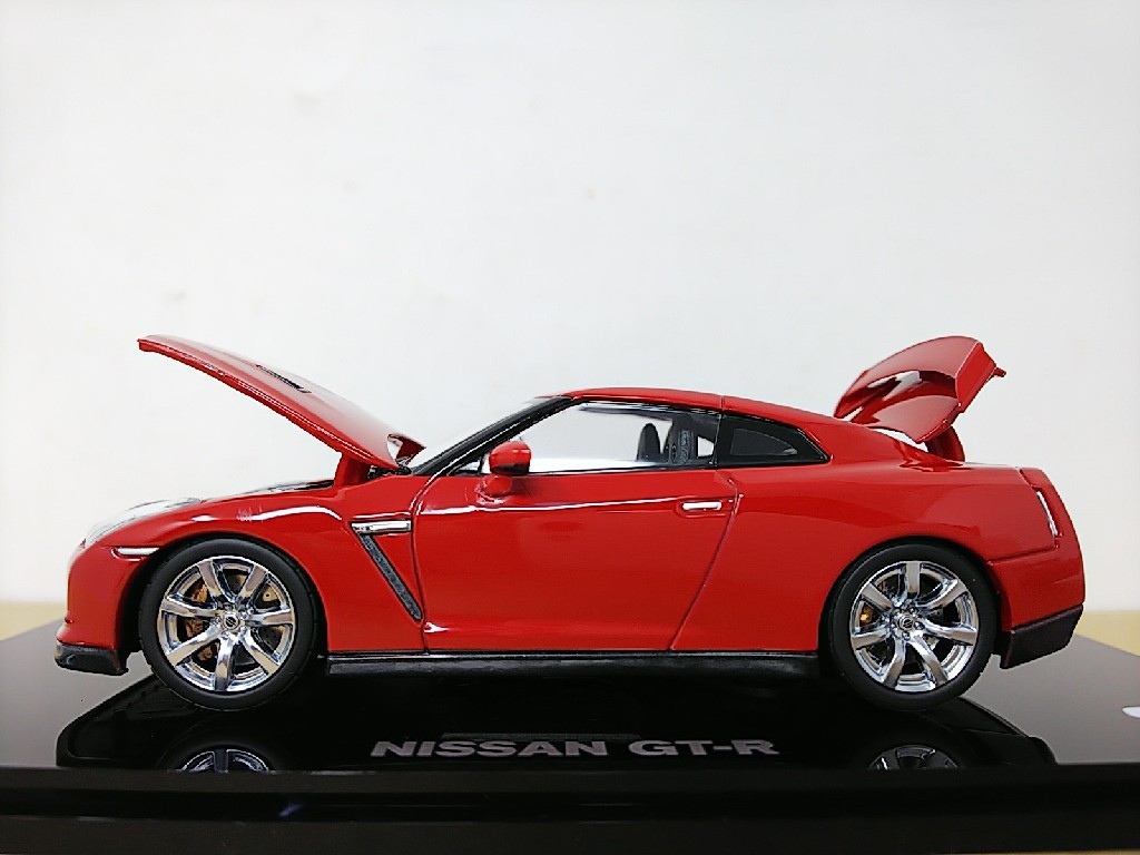 ■【箱違い】ディーラー京商製 1/43 NISSAN SKYLINE GT-R レッド 日産スカイライン モデルミニカー_画像1