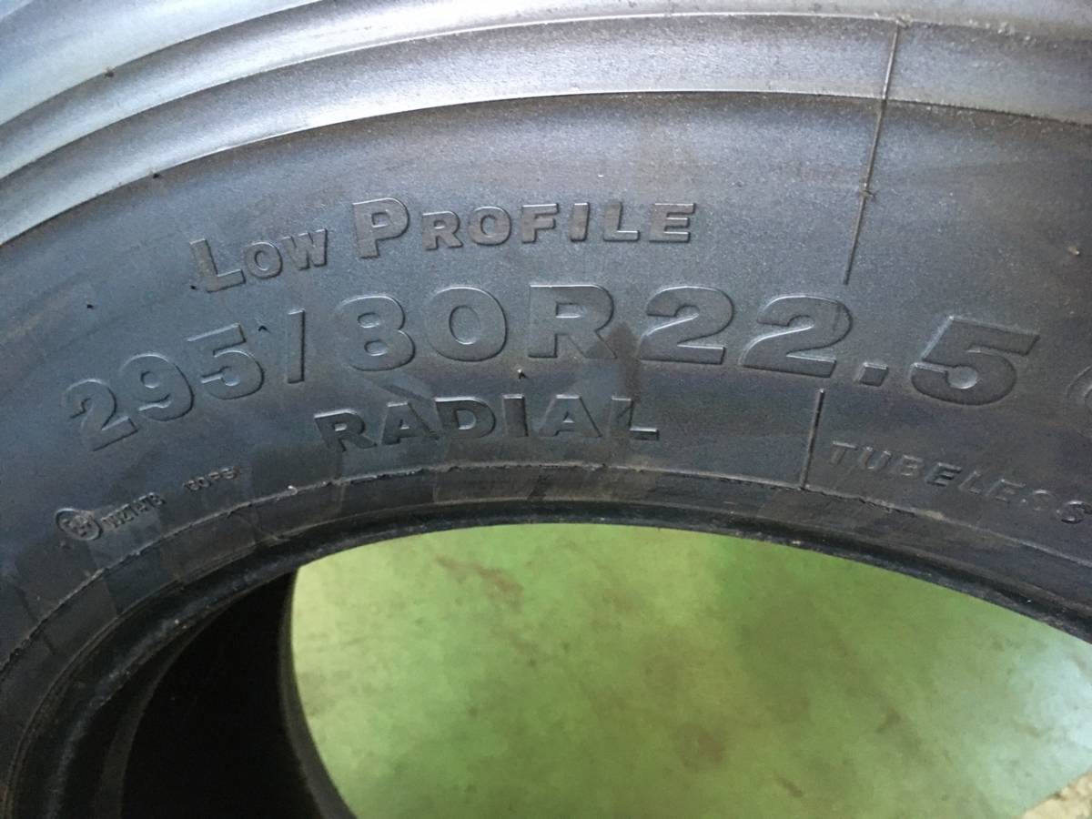 x667-3-8 ☆295/80R22.5 BS W905 16mm 中古2本！ ブリヂストン スタッドレス 2019年製♪ k170_画像10