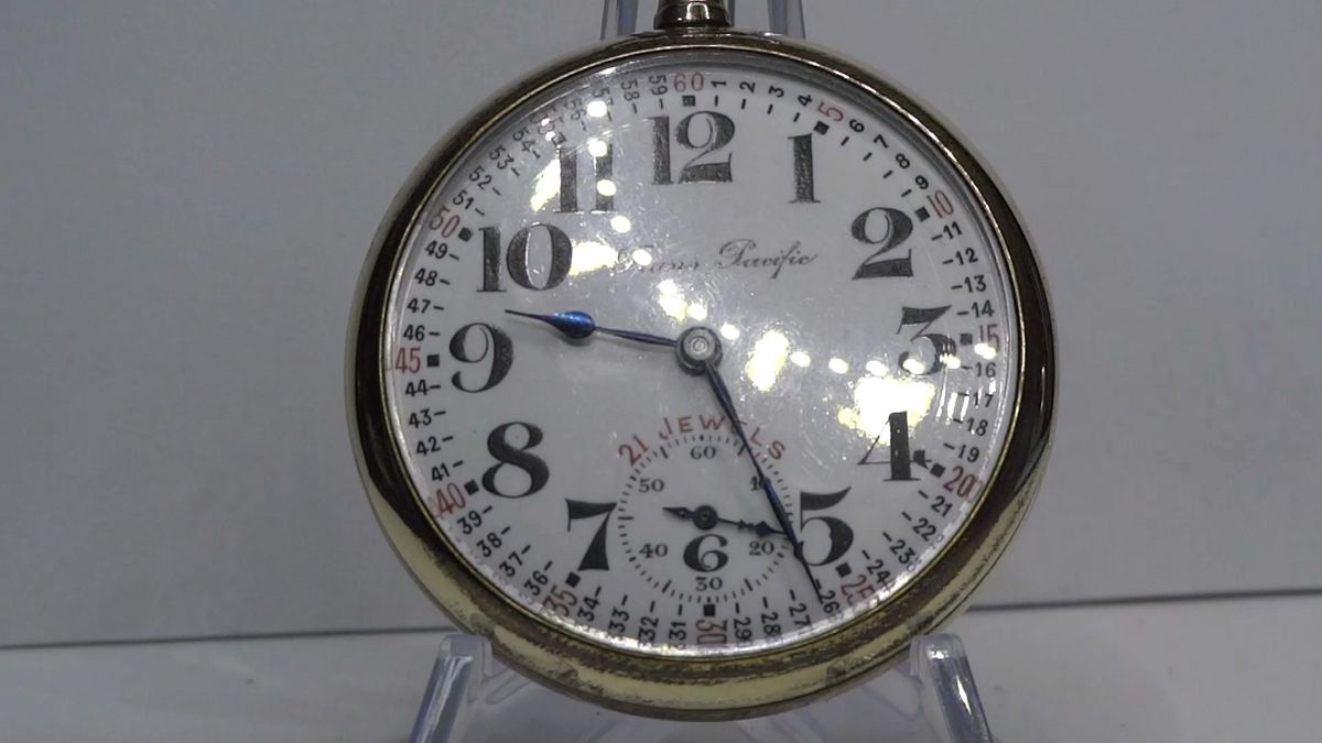 懐中時計 手巻き 希少 トリプルカレンダー 可動品 訳あり 正規ムーン