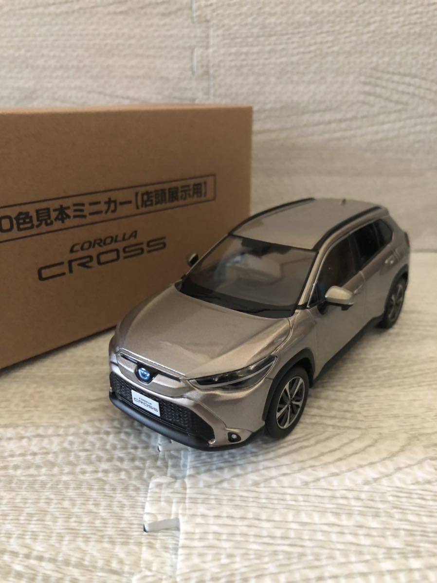 1/30 トヨタ 新型カローラクロス COROLLA CROSS 最新モデル カラーサンプル ミニカー 非売品　アバンギャルドブロンズメタリック_画像1