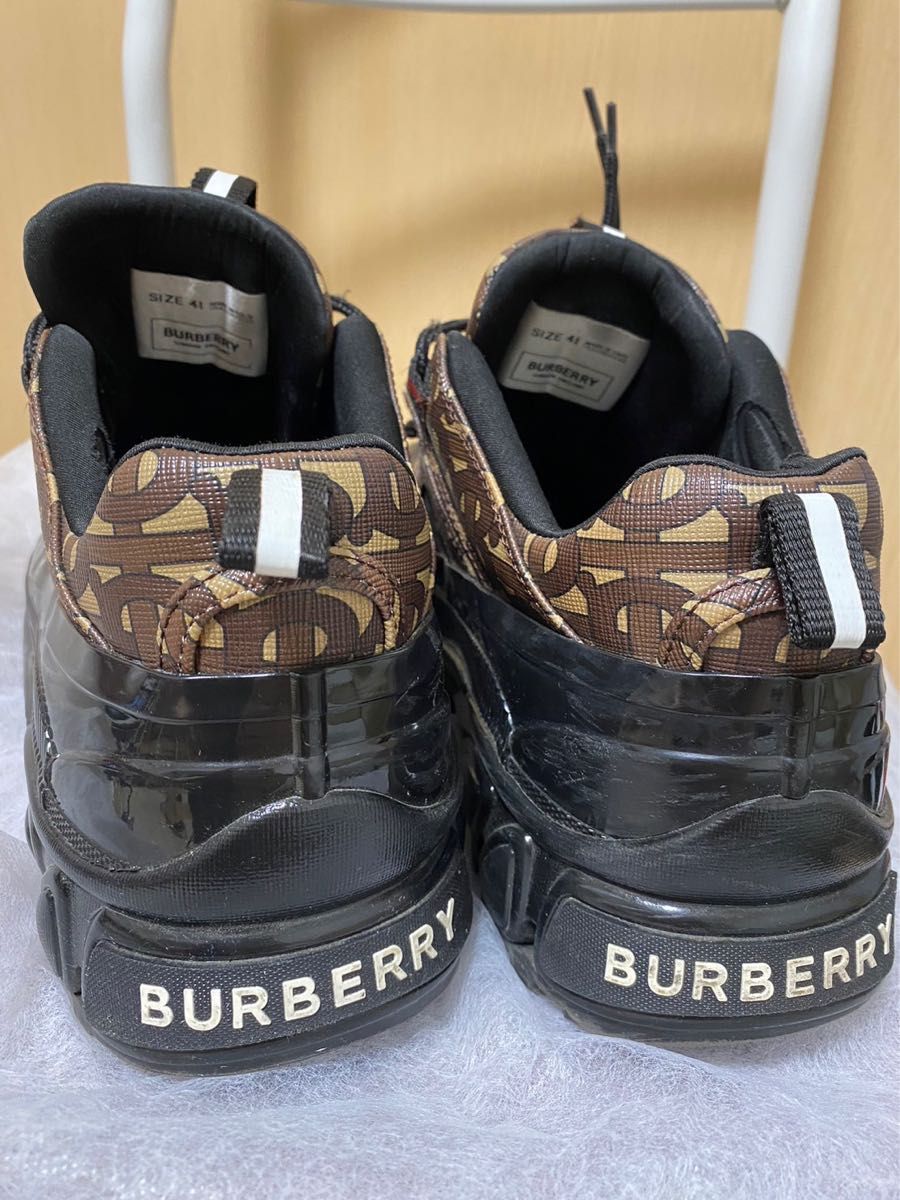 Burberryアーサースニーカー　ブレイドルブラウン