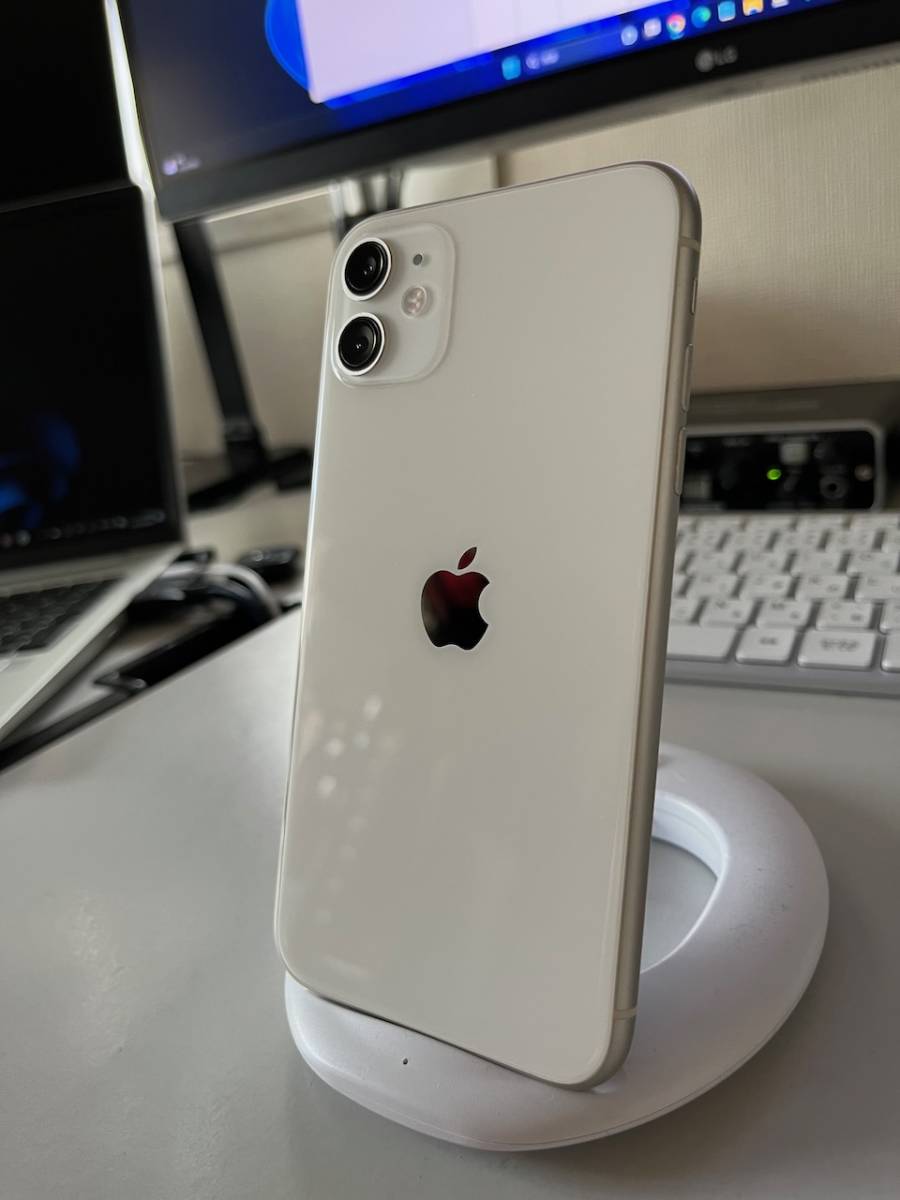 iPhone11 64GB White バッテリー83% 美品□docomo【送料無料】－日本