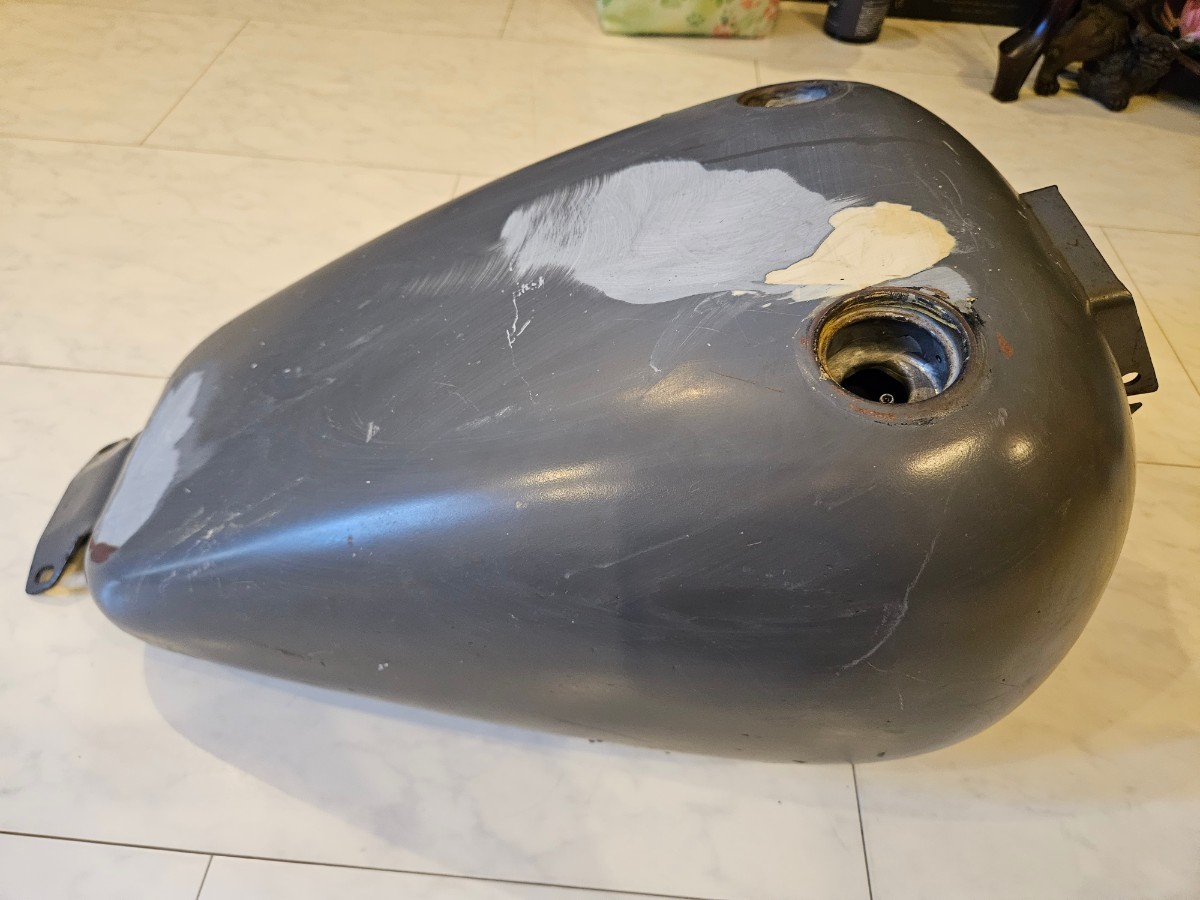 ハーレーダビッドソン FXR ガソリンタンク 塗装のベースに 4ガロン