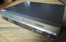 ★家電/パナソニック製DVDレコーダー＆VHSビデオ一体型！DMR-E250V・２００４年製♪動作確認済み！★訳あり品♪の画像1